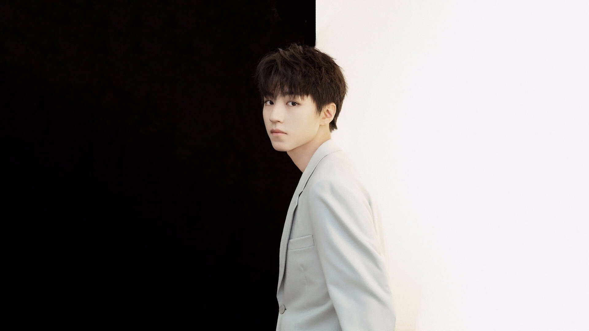 爱游戏体育-中国体操新星首次亮相国际赛场表现不俗，中国体操运动员比赛视频2021