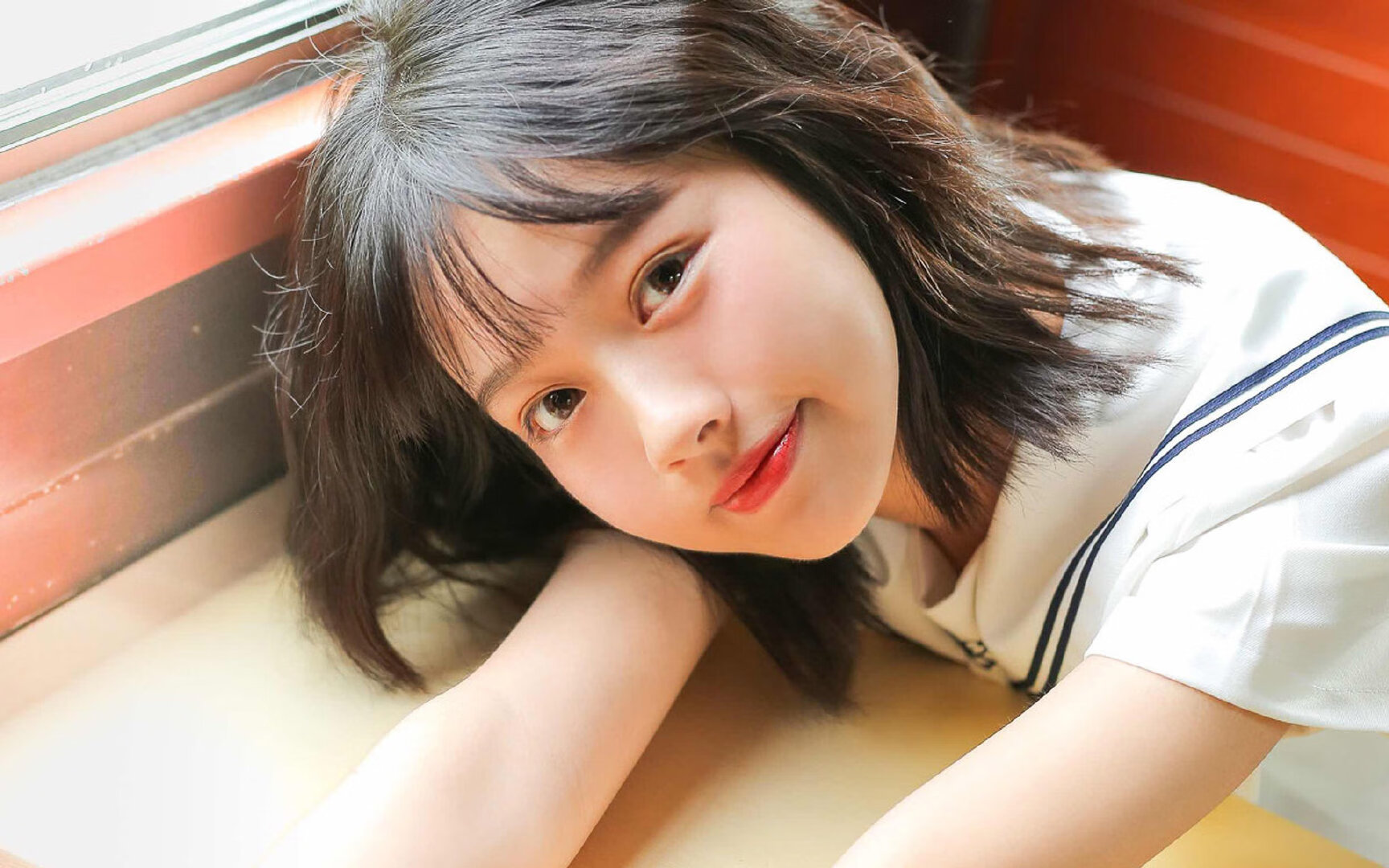 体育新闻中心比赛氛围还原,体育赛事新闻稿标题