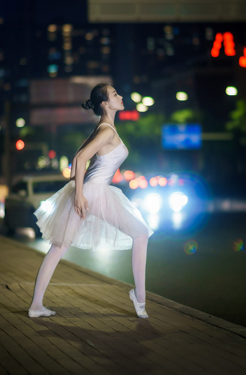 爱游戏体育在线-科贝特稳定发挥成就赛场焦点，科贝特给年轻人的忠告